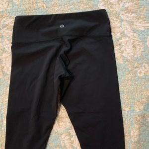 Black Lululemon crop leggings
